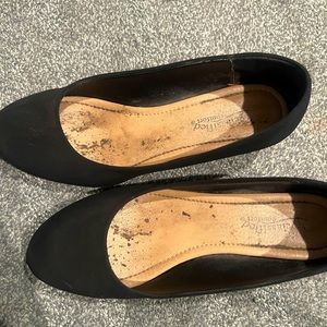Women’s stinky dirty shoes flats- need gone